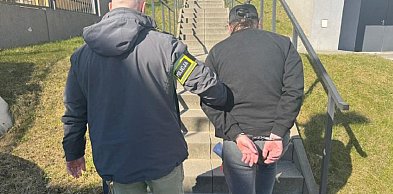 Szaleńczy RAJD ulicami Słupska. 46-latek staranował auta i UCIEKŁ DO LASU!