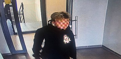 Peruka, przebranie i… kolizja. 57-latka próbowała przechytrzyć policję