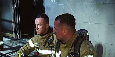 Słupsk: Nocny pożar przy Konarskiego. Pięć osób trafiło do szpitala