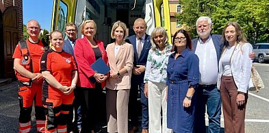 Ambulans za blisko 1,2 mln zł trafił do Ustki. Będzie stacjonował cały rok?