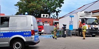 Ustka: Mercedes wjechał w budynek dyskontu. Kierowca ukarany mandatem