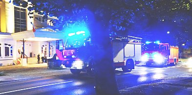 Pożar dekoracyjnego oświetlenia przed hotelem w Ustce-9365