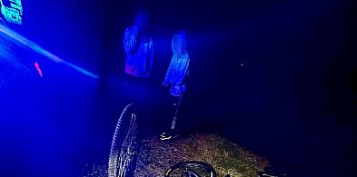 Nastoletni rowerzyści bez odblasków. Mogło dojść do tragedii!-9911
