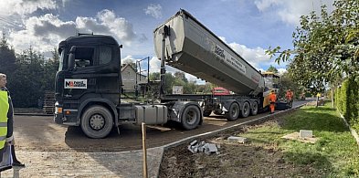 Nowy asfalt w Grąbkowie Kolonii. Koniec z BŁOTNĄ DROGĄ!-10202