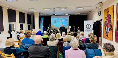 Rozmawiali z seniorami o bezpieczeństwie. Policjanci i radcy prawni w Emce-10554