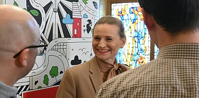 Ratuszowe dodatki PUCHNĄ W OCZACH! Nawet 9,7 tys. zł miesięcznie!