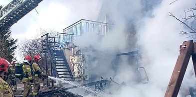 Pożar domu w Grąsinie. Z żywiołem walczyło dziewięć zastępów straży!