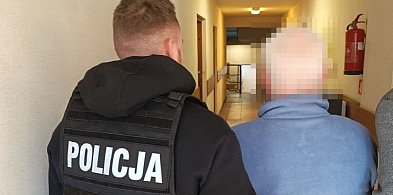 Znalazł portfel z kartami. Zamiast oddać, poszedł na zakupy