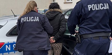 Kradła wiązanki, lampiony i dekoracje… nawet z nagrobka dziecka! [VIDEO]