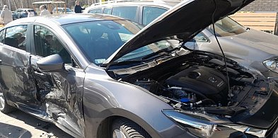 Ustka: Pomylił hamulec z gazem. Senior ROZBIŁ SZEŚĆ AUT na parkingu!