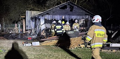 Pożar warsztatu w Ciecholubiu. W akcji sześć zastępów straży pożarnej