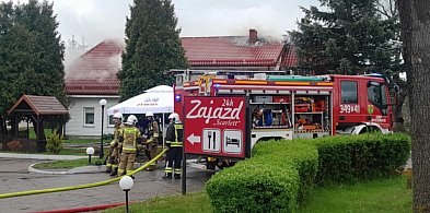 Pożar restauracji w Sycewicach. Akcję utrudnia duże zadymienie