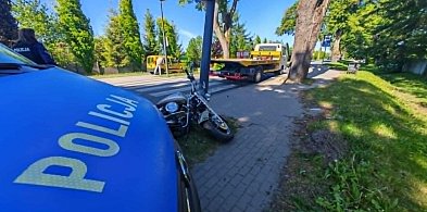 Słupsk: Motocyklista uderzył w tył osobówki! Policja apeluje o ostrożność