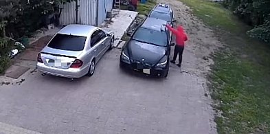 Groził znajomemu, a potem podpalił jego BMW. Ogień strawił trzy auta