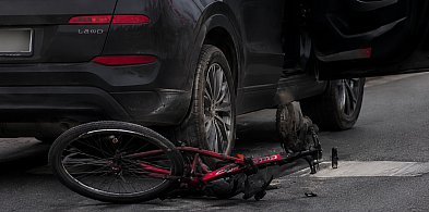 Słupsk: Potrącenie rowerzystki na przejeździe. Kobieta trafiła do szpitala