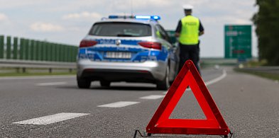 Zasnął za kierownicą na DK6. Zderzenie dwóch aut i utrudnienia w ruchu