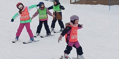 Mali mistrzowie na stoku: Przedszkolaki z Krępy Słupskiej zadziwiły-10946