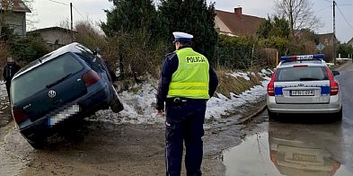 Uciekał przed policją. ZOSTAWIŁ żonę i córkę!