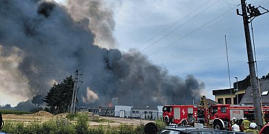 Potężny pożar fabryki aerozoli w Charnowie