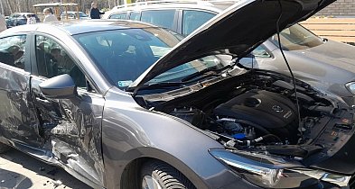 Ustka: Pomylił hamulec z gazem. Senior ROZBIŁ SZEŚĆ AUT na parkingu!