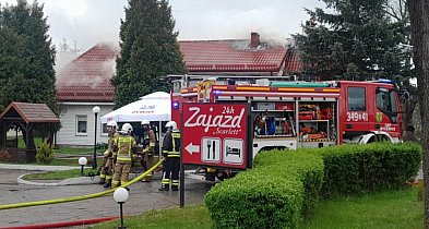 Pożar restauracji w Sycewicach. Akcję utrudnia duże zadymienie