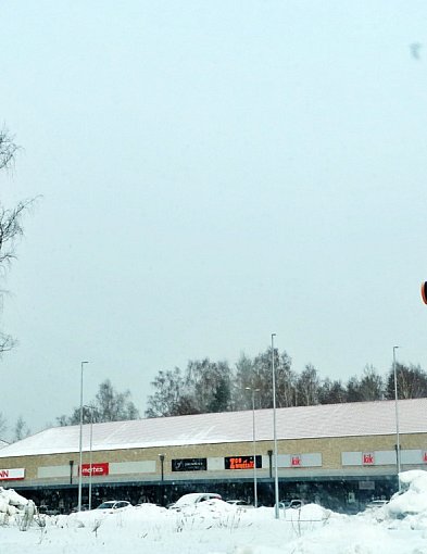 Gmina Ustka kontratakuje. Chcą zabrać miastu… Biedronkę!