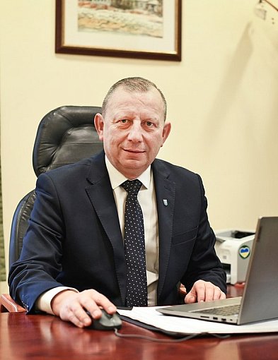 Burmistrz Ustki OSTRO odpowiada radnej. "To niewiedza czy manipulacja?"