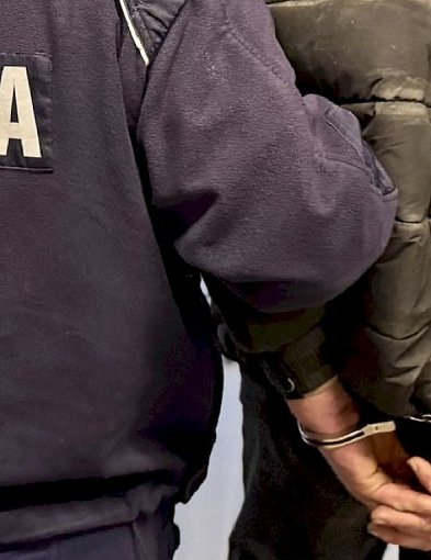 SZARPAŁ, PLUŁ I DUSIŁ! Agresywny kierowca ZAATAKOWAŁ kobietę!