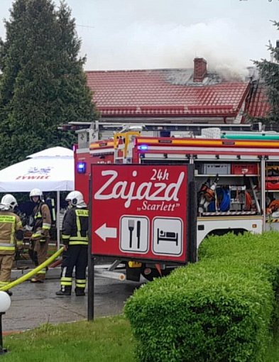 Pożar restauracji w Sycewicach. Akcję utrudnia duże zadymienie