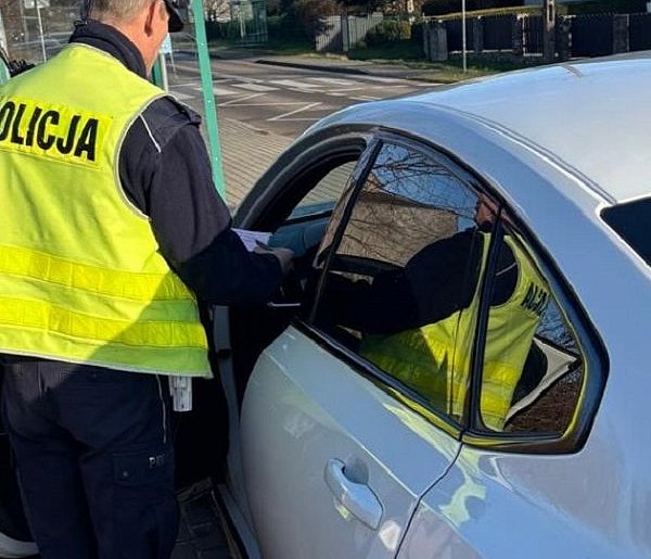 SZYBKI SENIOR. Policja złapała go dwa razy W CIĄGU GODZINY!-10356