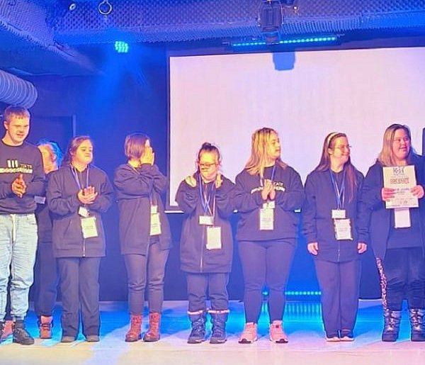 Teatr Osobliwy znów doceniony za granicą! „Wysnute” z dwiema nagrodami