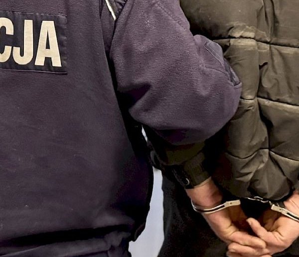 SZARPAŁ, PLUŁ I DUSIŁ! Agresywny kierowca ZAATAKOWAŁ kobietę!