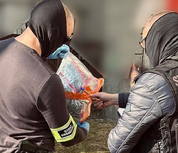 Nalot straży granicznej. Ponad 2 kilogramy narkotyków w słupskim mieszkaniu