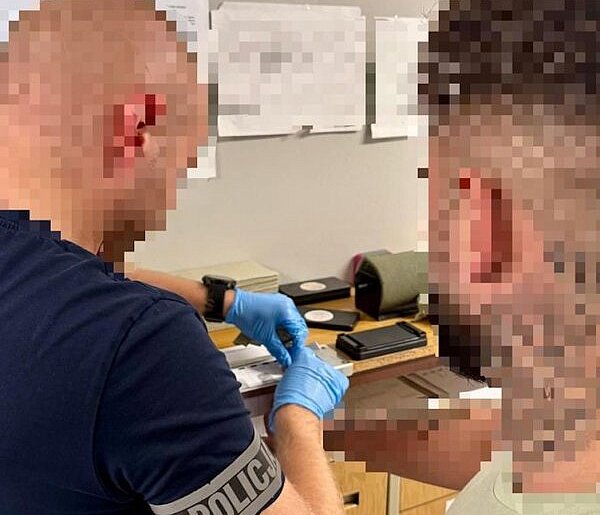Słupsk: Policjanci weszli do mieszkania. Znaleźli 700 gramów metamfetaminy
