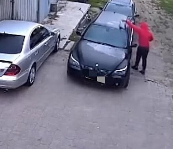 Groził znajomemu, a potem podpalił jego BMW. Ogień strawił trzy auta