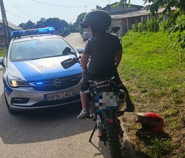 15-latek bez prawa jazdy wiózł 8-latka. Motocykl kupił mu ojciec