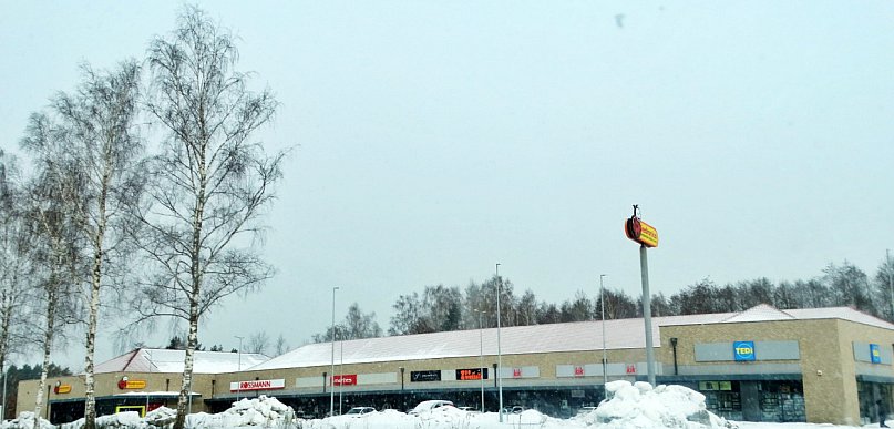 Gmina Ustka kontratakuje. Chcą zabrać miastu… Biedronkę!