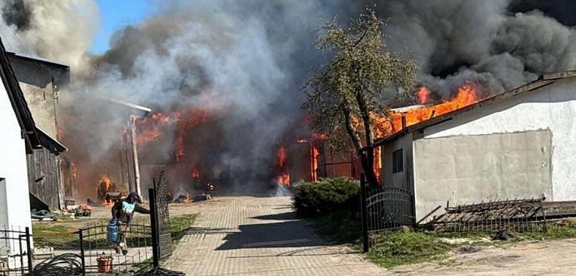 Ogień zabrał dorobek życia. Trwa zbiórka dla rodziny ze Starej Dąbrowy