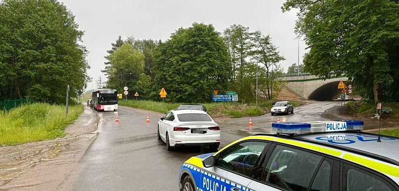 Nie ustąpił pierwszeństwa podczas skrętu. Kobieta trafiła do szpitala