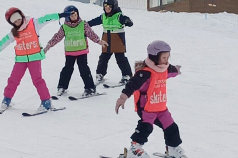 ​Mali mistrzowie na stoku: Przedszkolaki z Krępy Słupskiej