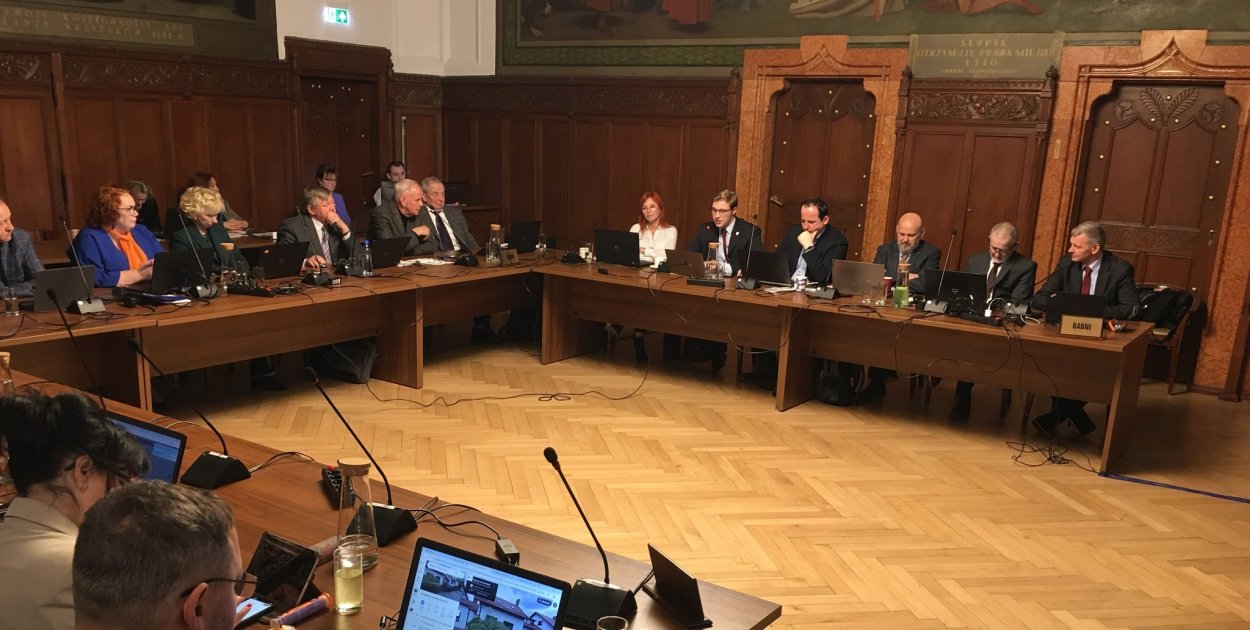 Skarga do sądu na bezczynność ratusza. Spór o koszty delegacji w Słupsku