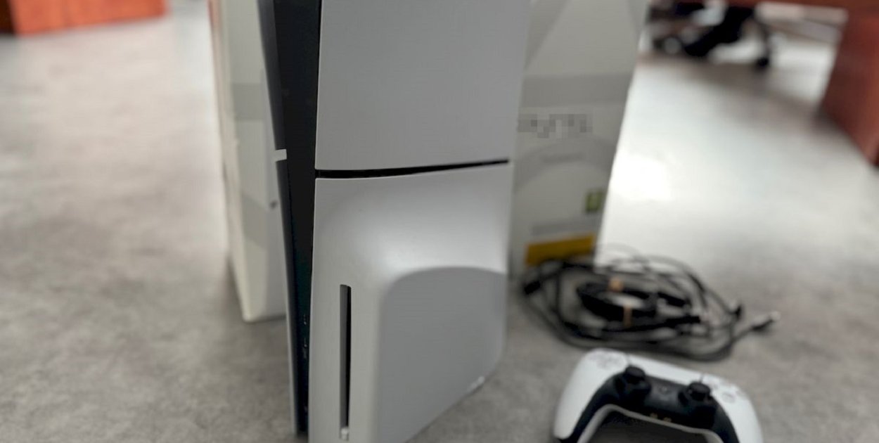 Zabrał konsolę bez płacenia. Policja była u niego następnego dnia!