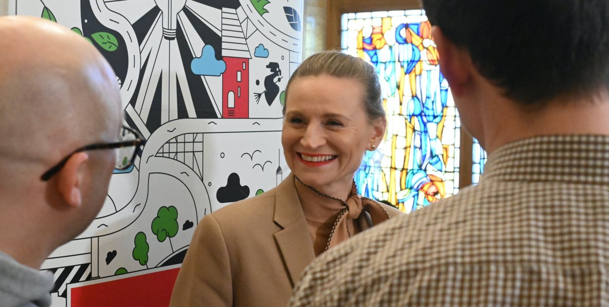 Ratuszowe dodatki PUCHNĄ W OCZACH! Nawet 9,7 tys. zł miesięcznie!