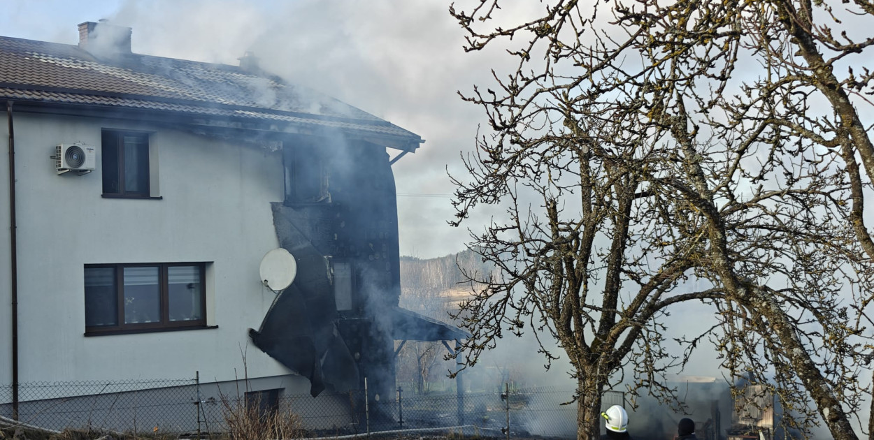 Kolejny pożar w powiecie słupskim. Płonie dom w Dobieszewie!